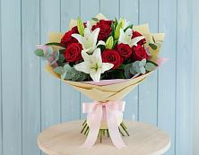 Букет цветов из:  Лилии и Розы #REPLACE_PRED# Часцы