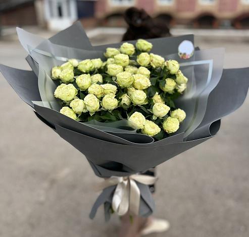 Букет Белые кустовые розы Солинеро в Часцы