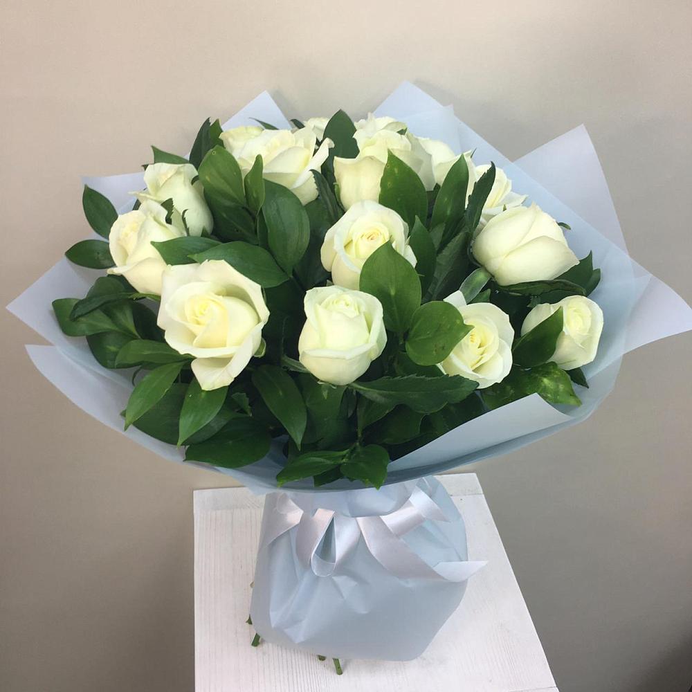 Букет 15 Белых роз Проуд в Часцы