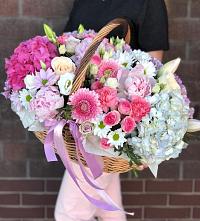 Композиция солнечный день в Часцы Цветочная композиция из Розы, Хризантемы, Пионы и Лизиантусы в корзине в Часцы