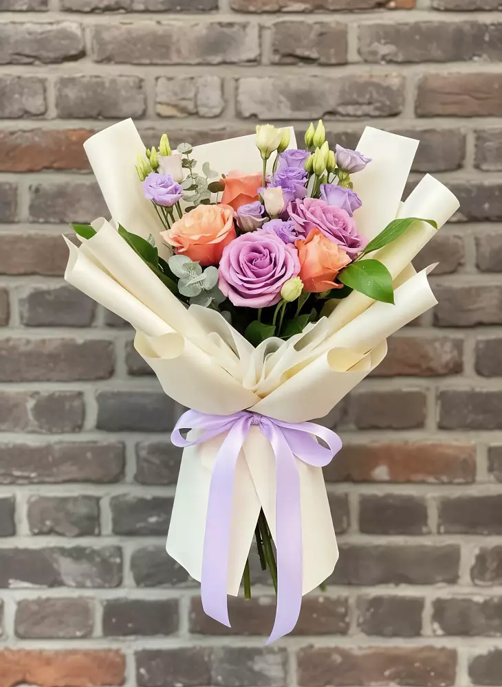 Букет цветов из: Лизиантусы и Розы в Часцы