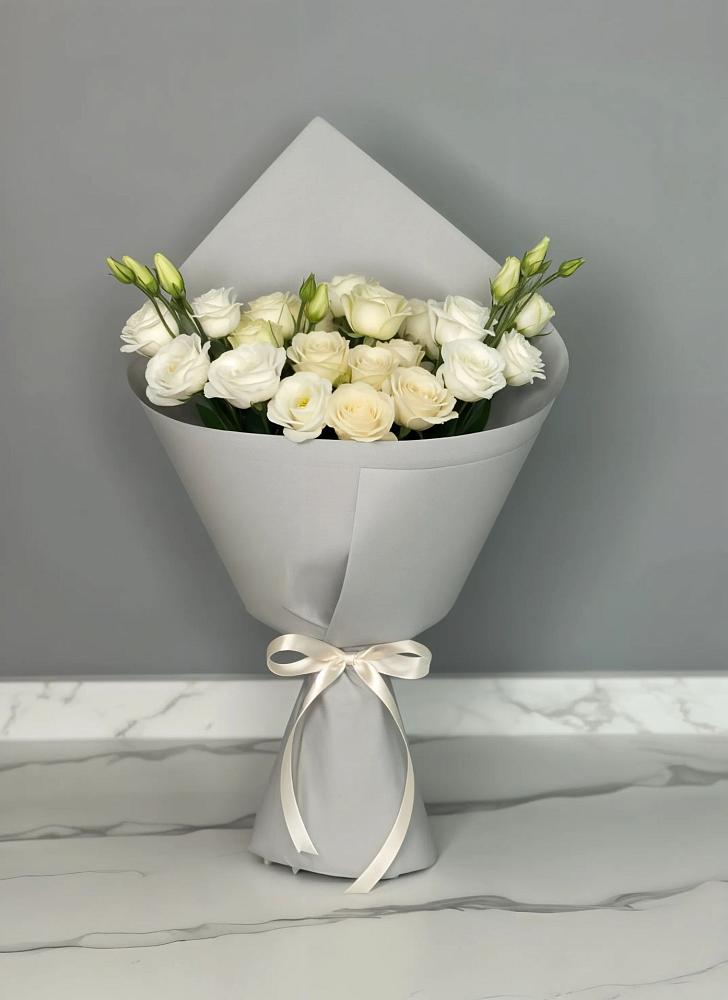 Букет цветов из: Розы и Лизиантусы в Часцы