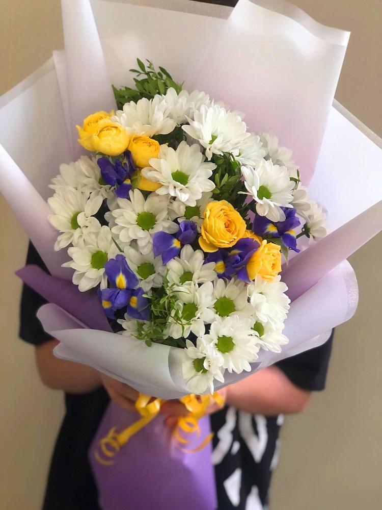 Букет цветов из: Ирисы, Хризантемы и Розы в Часцы