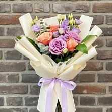 Букет цветов из:  Лизиантусы и Розы в Часцы