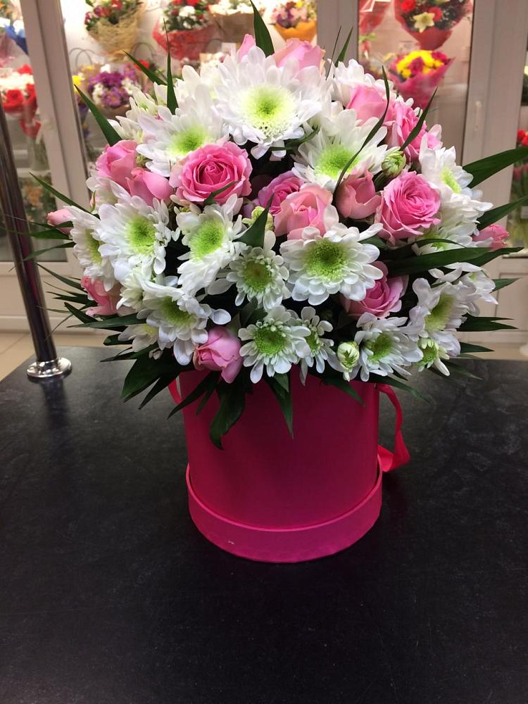 Цветочная композиция из Розы и Хризантемы в шляпной коробке в Часцы