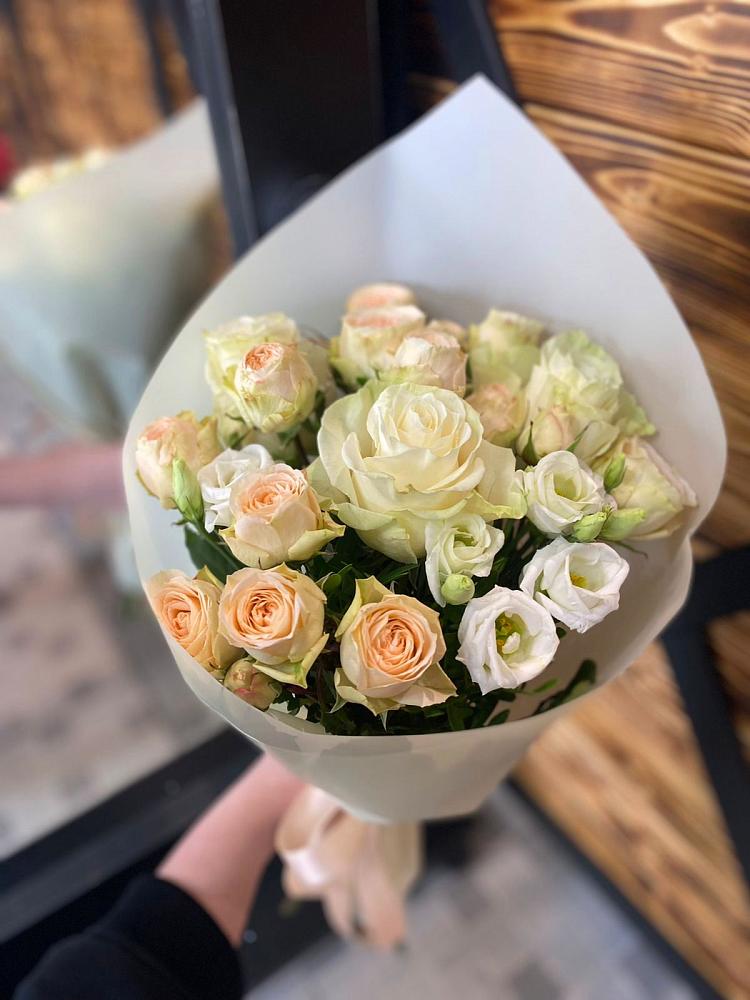 Букет цветов из: Розы и Лизиантусы в Часцы