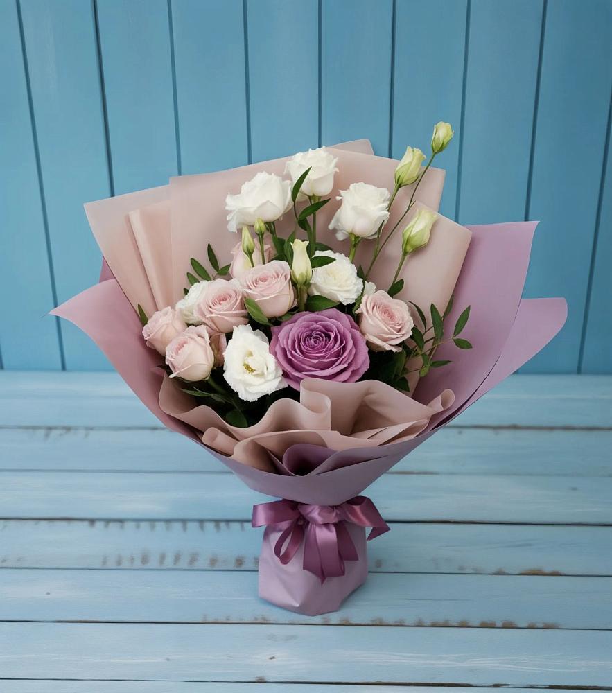 Букет цветов из: Розы и Лизиантусы в Часцы